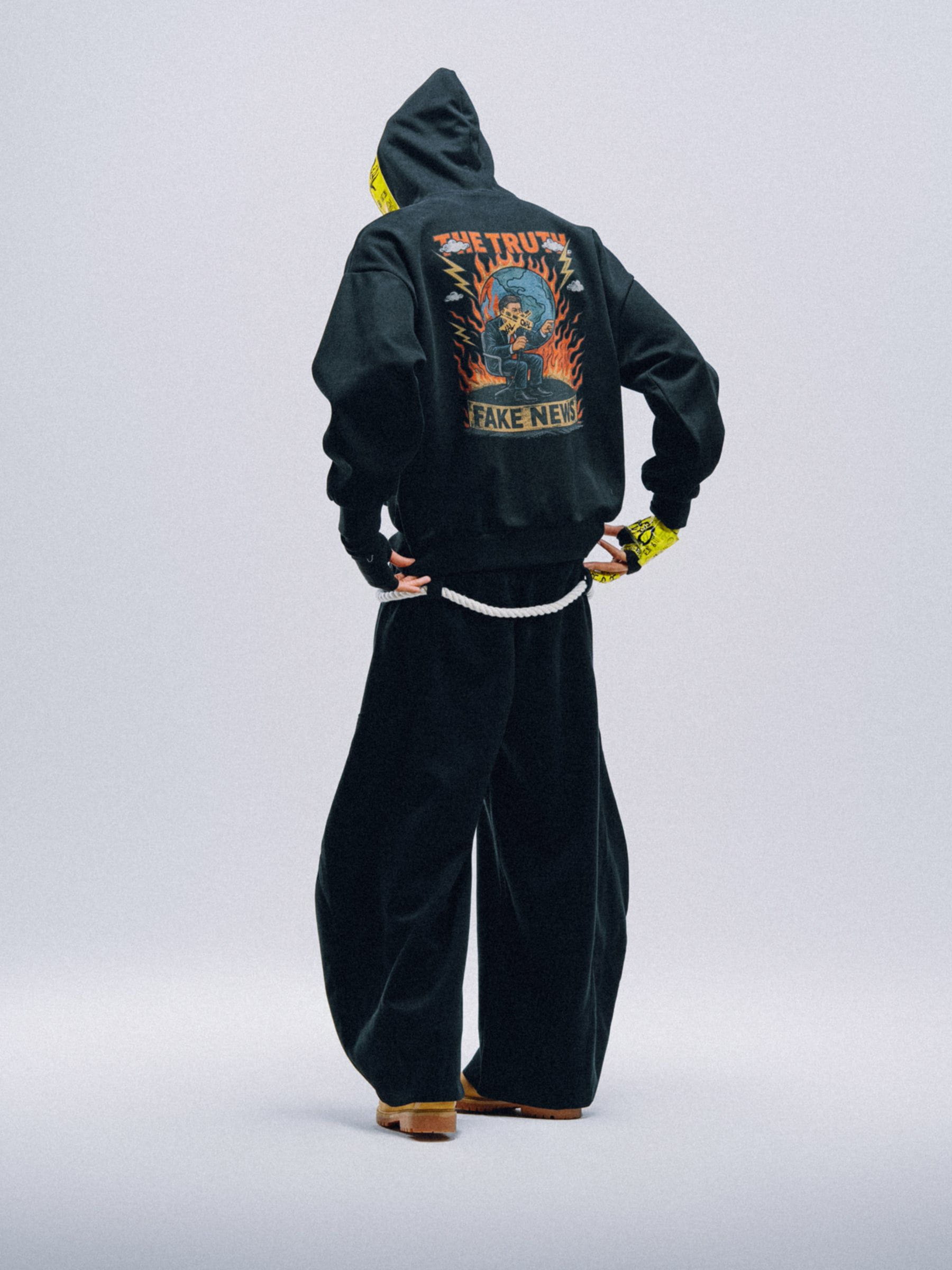 [Complexcon] Fake News Oial Tape Hoodie